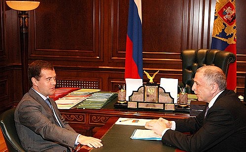 С полномочным представителем Президента в Северо-Западном федеральном округе Ильёй Клебановым.