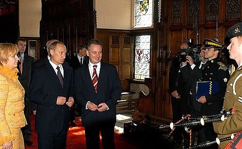 President Putin with First Minister of Scotland Jack MacConnell making a tour of the Edinburgh Castle.