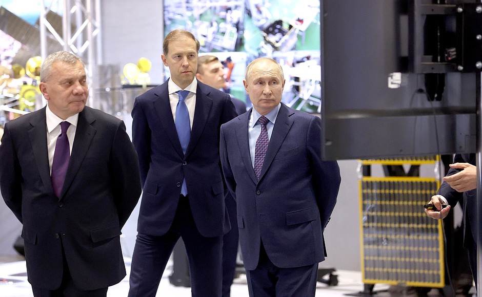 Visiting the Rocket and Space Corporation Energia. With Deputy Prime Minister – Minister of Industry and Trade Denis Manturov (center), and General Director of Roscosmos Yury Borisov.