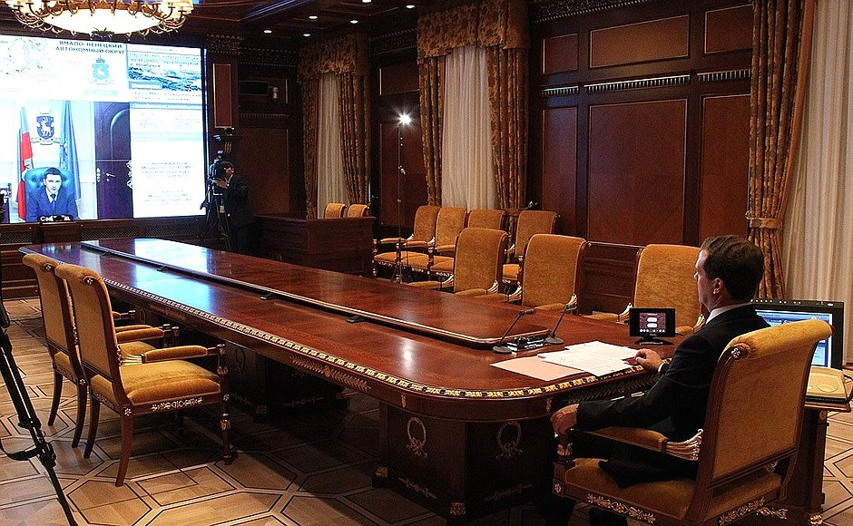 Беседа с губернатором Ямало-Ненецкого автономного округа Дмитрием Кобылкиным в режиме видеоконференции.