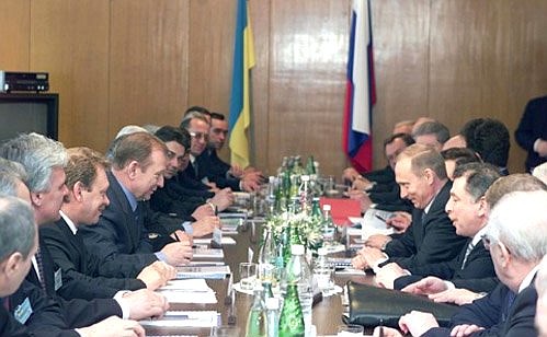 Российско-украинские переговоры на высшем уровне в расширенном составе на «Южном машиностроительном заводе».
