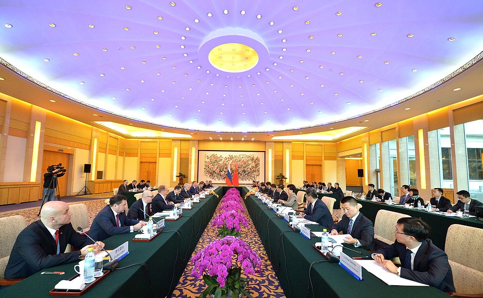 Переговоры с Руководителем Канцелярии Центрального комитета Компартии Китая Ли Чжаньшу в расширенном составе.