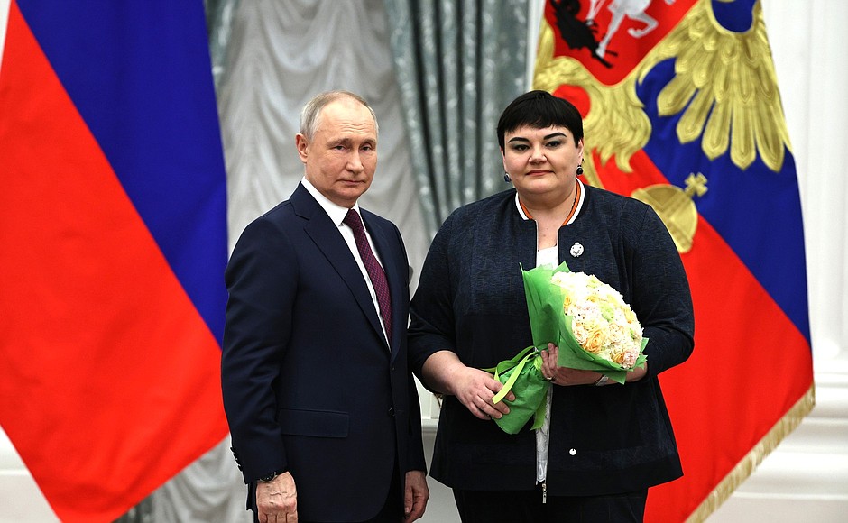 The honorary title of Honoured Healthcare Worker of the Russian Federation is conferred on Anna Zheleznaya, professor at the department of obstetrics, gynaecology, children’s and adolescent gynaecology, Maxim Gorky Donetsk National Medical University.
