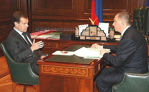 С Заместителем Председателя Правительства Игорем Сечиным.