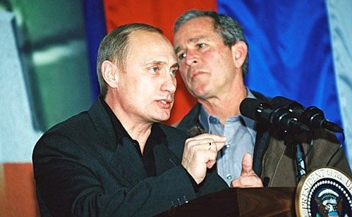 Vladimir Putin visiting a public school in Crawford with US President George Bush.