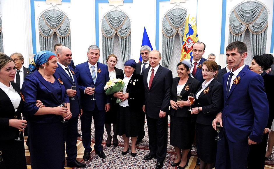 С участниками церемонии награждения медалью «Герой Труда Российской Федерации».
