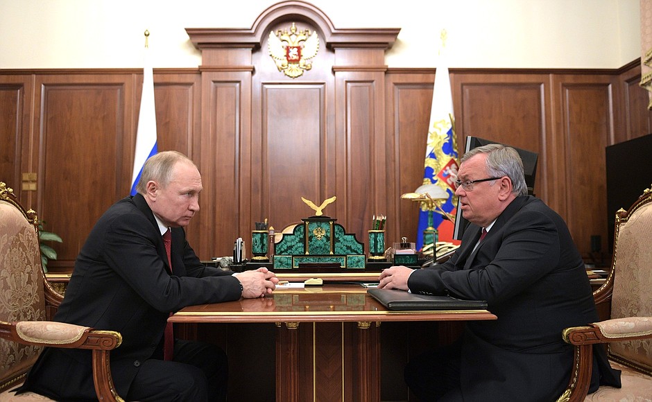 С президентом – председателем правления Банка ВТБ Андреем Костиным.