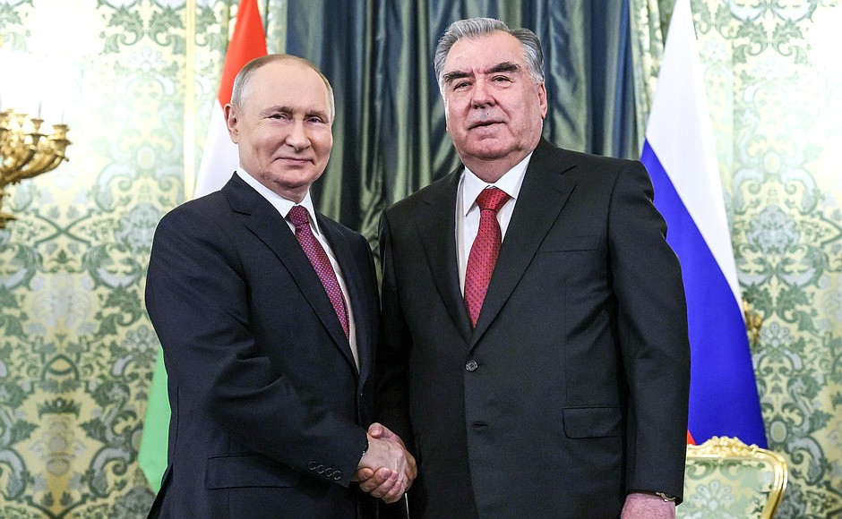 With President of the Republic of Tajikistan Emomali Rahmon before talks in restricted format.