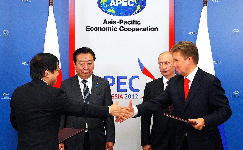 В присутствии Владимира Путина и Премьер-министра Японии Ёсихико Ноды подписан меморандум о взаимопонимании между ОАО «Газпром» и Агентством по природным ресурсам и энергетике относительно проекта строительства во Владивостоке завода по производству сжиженного природного газа.
