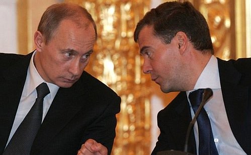С Первым заместителем Председателя Правительства Дмитрием Медведевым на заседании Государственного совета России.