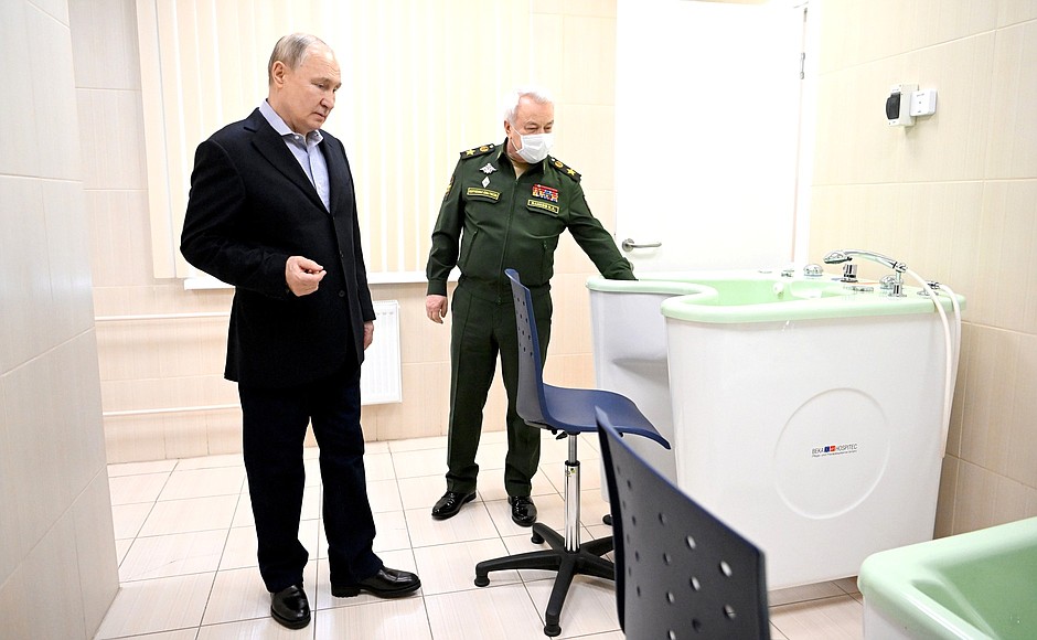 Visiting branch No 2 of the Vishnevsky Central Military Clinical Hospital of the Ministry of Defence. With Secretary of State – Deputy Defence Minister Nikolai Pankov.