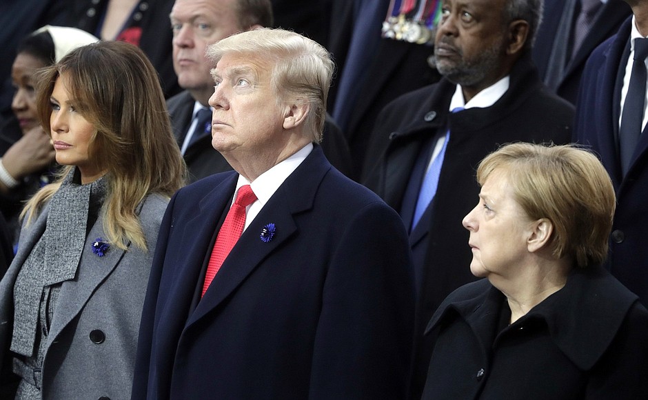 Президент Соединённых Штатов Америки Дональд Трамп с супругой Меланией, Федеральный канцлер Германии Ангела Меркель на церемонии празднования 100-летия окончания Первой мировой войны.