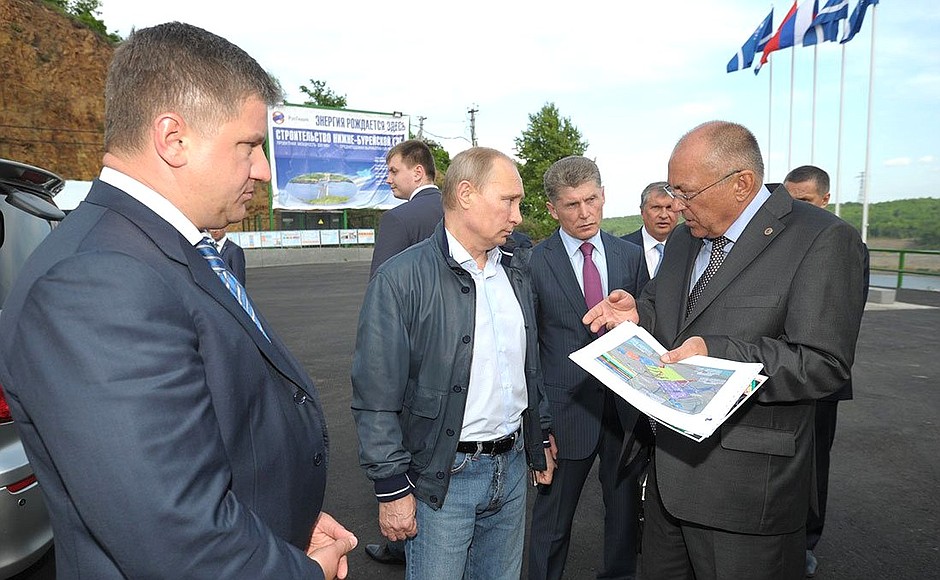 Vladimir Putin inspected the construction of the Nizhne-Bureiskaya Hydroelectric Power Station.