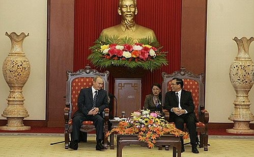 С Генеральным секретарем ЦК Коммунистической партии Вьетнама Нонг Дык Манем.