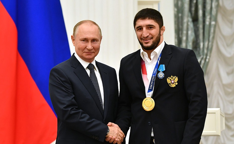 The ceremony for presenting state awards to the winners of the XXXII Olympics in Tokyo. Champion of the XXXII Olympics in freestyle wrestling in the under 97 kg weight category Abdularashid Sadulaev is presented with the Order of Honour.