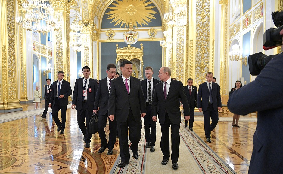 With President of the People's Republic of China Xi Jinping before Russian-Chinese talks in expanded format.