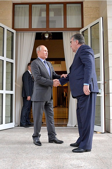 С Президентом Республики Таджикистан Эмомали Рахмоном по окончании встречи.