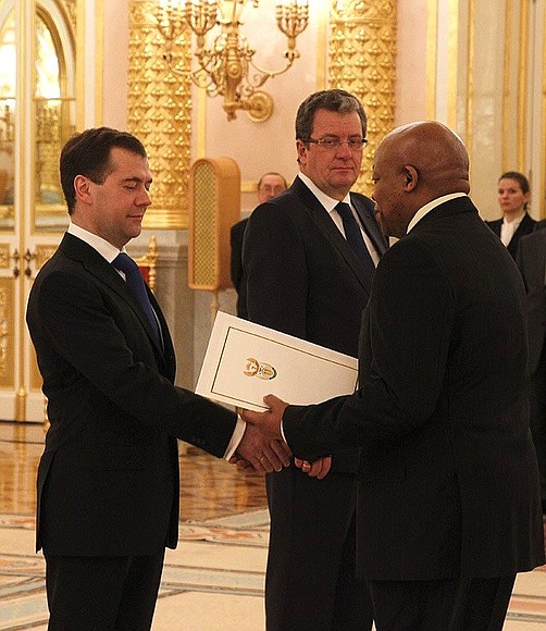 Presentation by foreign ambassadors of their letters of credence. Dmitry Medvedev receives a letter of credence from Ambassador of the Republic of South Africa Mandisi Bongani Mobutu Mpahlwa. Presidential Aide Sergei Prihodko, centre.