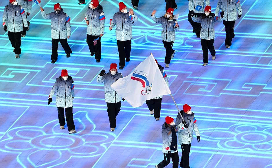 Российские спортсмены на Национальном стадионе в Пекине («Птичье гнездо») в ходе церемонии открытия XXIV Олимпийских зимних игр.
