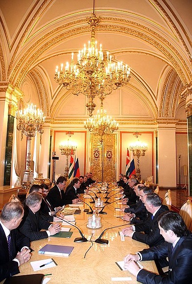 Российско-абхазские переговоры в расширенном составе.