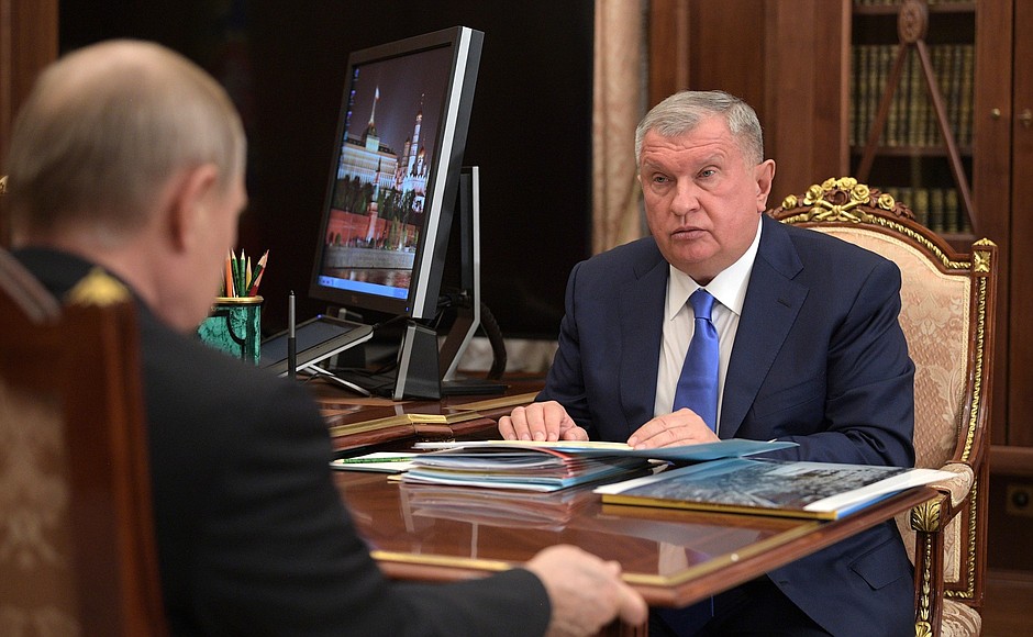 В ходе встречи с председателем правления компании «Роснефть» Игорем Сечиным.