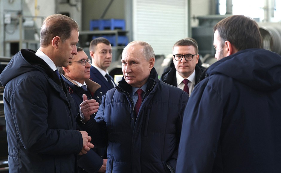With Deputy Prime Minister, Minister of Industry and Trade Denis Manturov (left), and Presidential Aide Maxim Oreshkin, touring the production plant of the Konar Industrial Group.