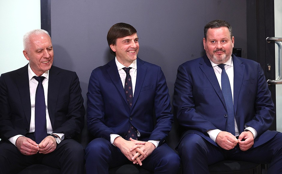 From left: Plenipotentiary Representative of the President of the Russian Federation in the Northwestern Federal District Alexander Gutsan, Minister of Education Sergei Kravtsov, and Minister of Labour and Social Protection Anton Kotyakov at a meeting with High Technology Championship winners.