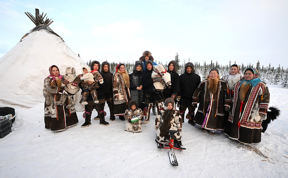 Presidential Commissioner for Children’s Rights Maria Lvova-Belova on a working trip to Nenets Autonomous Area. With Governor Yury Bezdudny and the Laptander family.
