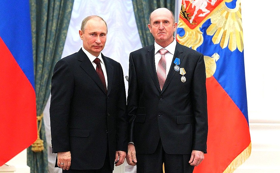 Agricultural machine operator Alexander Timchenko was awarded the Order of Honour.