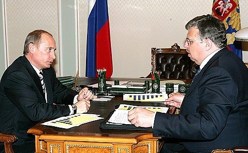С руководителем Федеральной таможенной службы Андреем Бельяниновым.