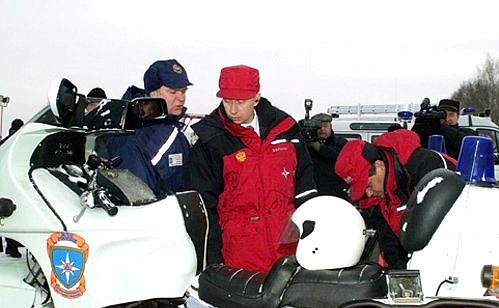 President Vladimir Putin visiting Rescue Centre No. 179 of the Ministry of Civil Defence, Emergencies and Disaster Relief. The President at an exhibition of rescue equipment, vehicles and tools.