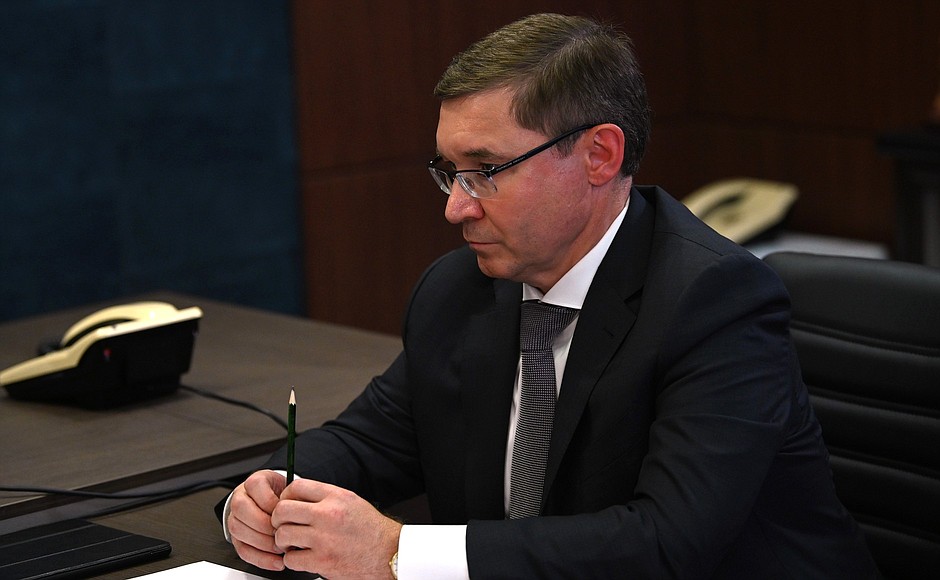 Presidential Plenipotentiary Envoy to the Urals Federal District Vladimir Yakushev at a meeting on the situation with floods and wildfires in the regions (via videoconference).