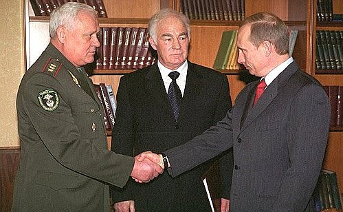 С Министром путей сообщения Геннадием Фадеевым и командующим Железнодорожными войсками Григорием Коготько (слева).