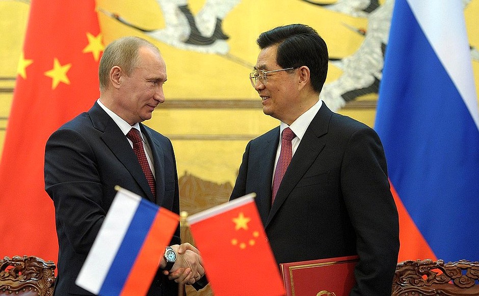 По итогам китайско-российских переговоров подписан пакет документов о сотрудничестве. С Председателем Китайской Народной Республики Ху Цзиньтао.
