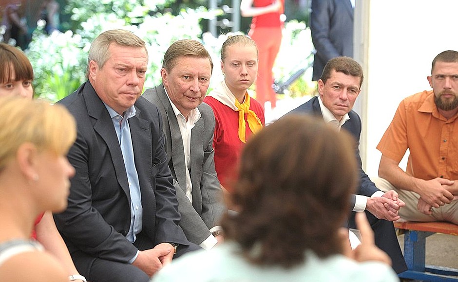 Руководитель Администрации Президента Сергей Иванов встретился с гражданами Украины, временно размещёнными в детском оздоровительном лагере «Пионер».