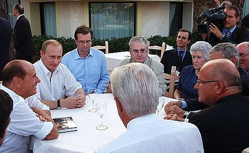 President Vladimir Putin and Italian Prime Minister Silvio Berlusconi meeting with Russian and Italian cultural figures.