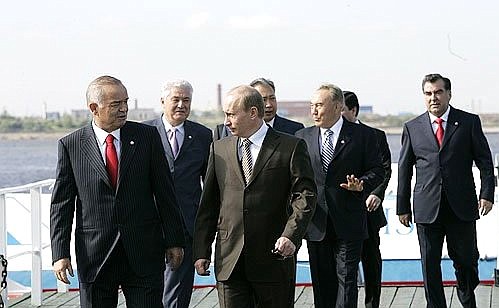 Перед началом XI Петербургского международного экономического форума. С лидерами стран СНГ.