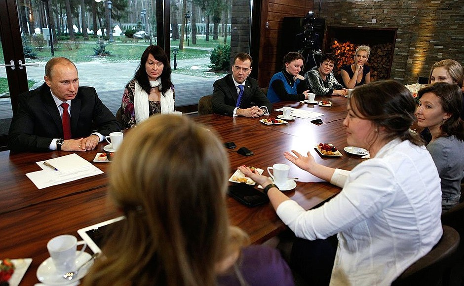Meeting with participants in the Women’s forum.