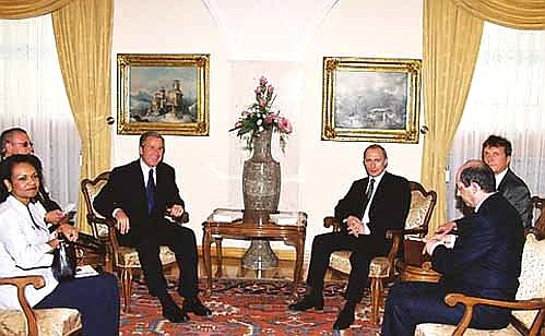 Встреча с Президентом США Джорджем Бушем в узком составе.