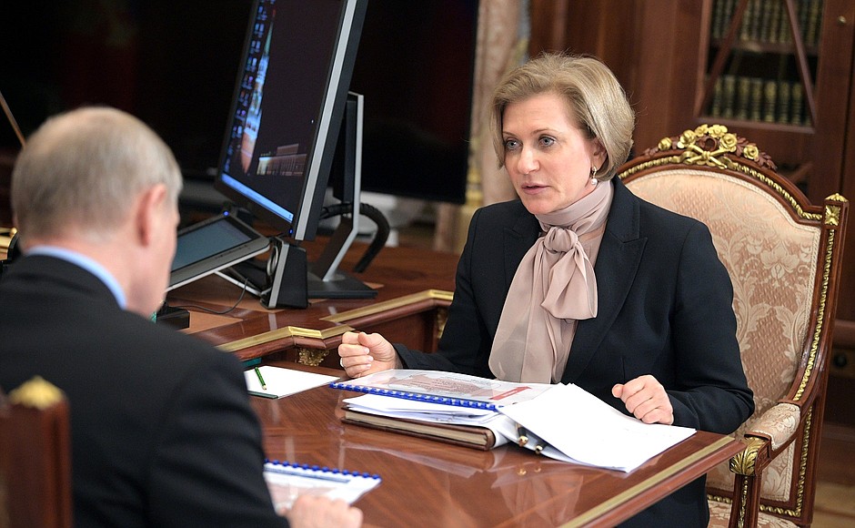 Во время встречи с руководителем Федеральной службы по надзору в сфере защиты прав потребителей и благополучия человека Анной Поповой.
