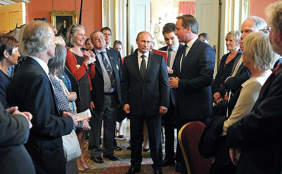 С ветеранами – участниками Северных конвоев и Премьер-министром Великобритании Дэвидом Кэмероном.