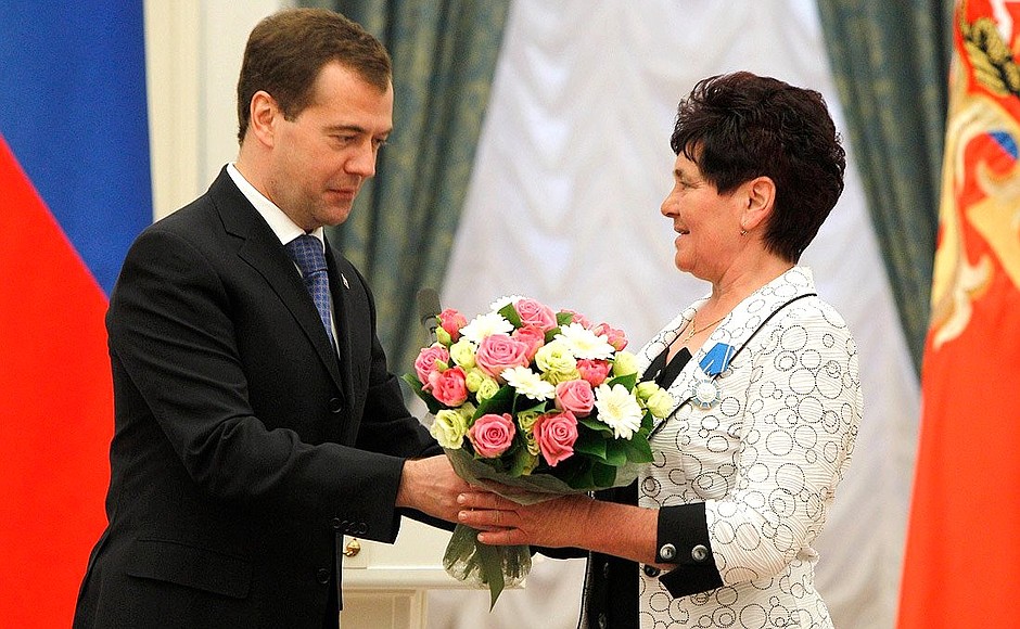 Ceremony presenting state decorations. Dairymaid at Kasselskoye Zoya Arapova received the Order of Honour.