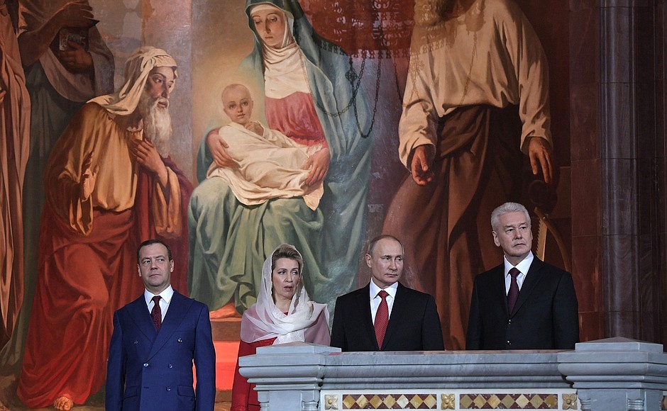 At the divine Easter service at the Christ the Saviour Cathedral. With Prime Minister Dmitry Medvedev, his wife Svetlana Medvedeva and Moscow Mayor Sergei Sobyanin.