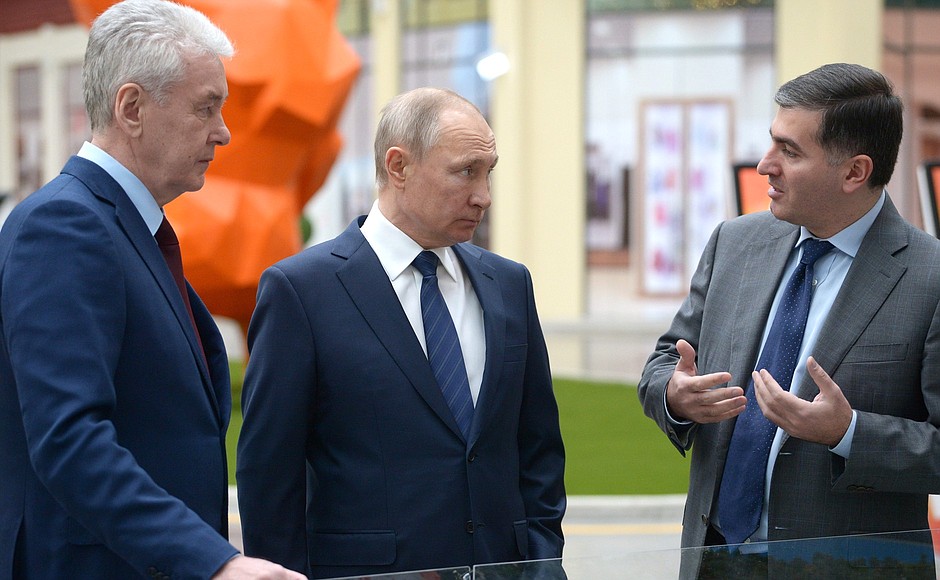 Examining a model of the Dream Island project. With Moscow Mayor Sergei Sobyanin and Amiran Mutsoyev, member of the Regions Development Board and main investor in the park (right).