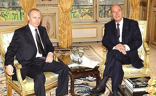 President Putin talking with French President Jacques Chirac.