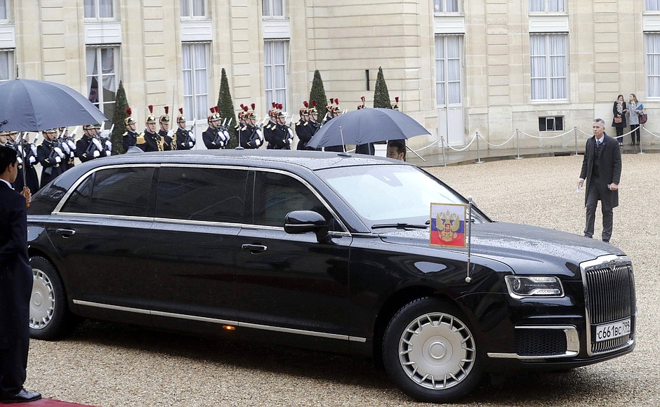 Before the working breakfast at the Elysee Palace. Arrival of the Russian President.