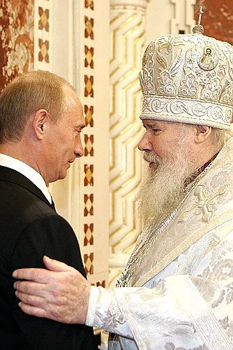 На ночном пасхальном богослужении с Патриархом Московским и всея Руси Алексием II.