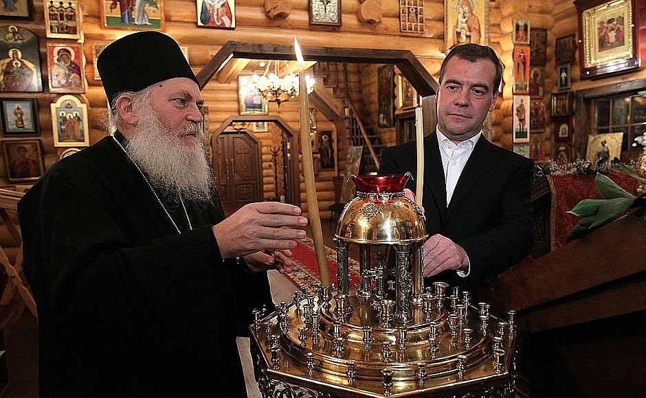 С настоятелем Ватопедского монастыря архимандритом Ефремом.