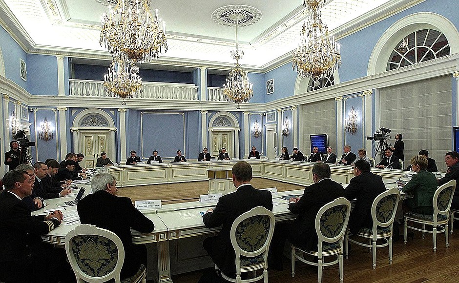 Meeting with United Russia party members and the Public Supporters’ Committee on developing Russia’s transport system.