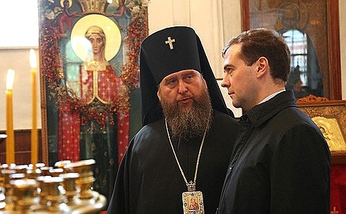 В Богоявленском монастыре. С архиепископом Костромским и Галичским Александром.